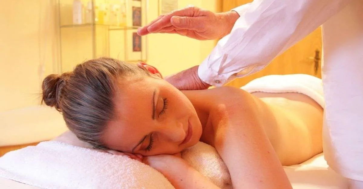 MASAJES CON REIKI